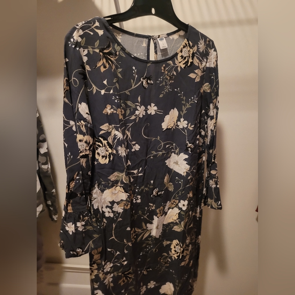 Gray Flutter Sleeve Floral Dress